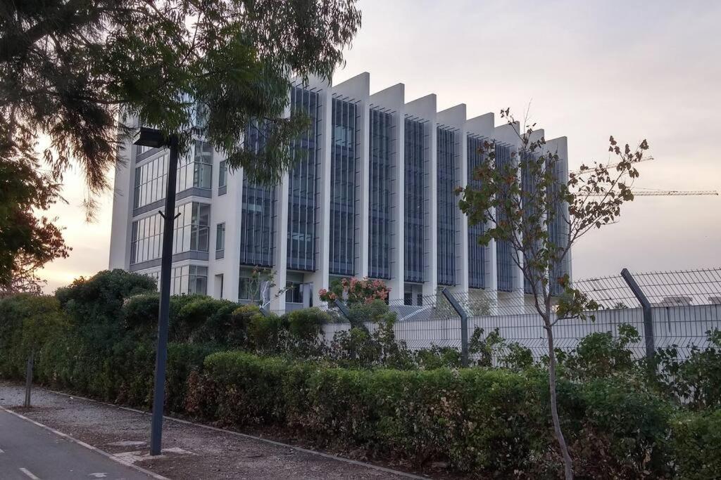studio in Herzliya, near IDC&PARK Esterno foto